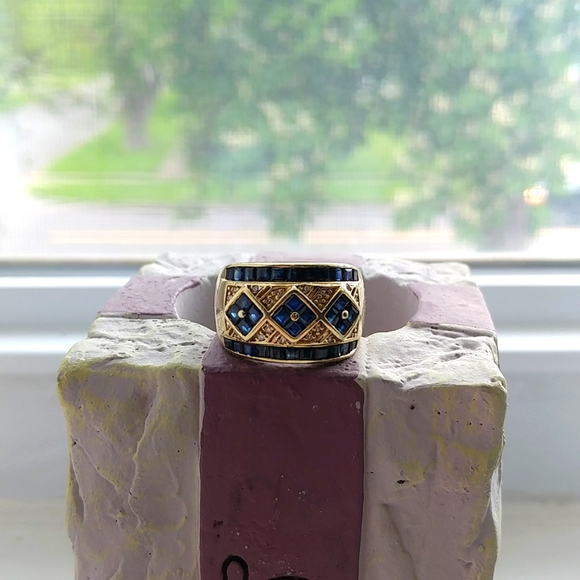 2ct Sapphire and Diamond ring. - Picture 1 of 3